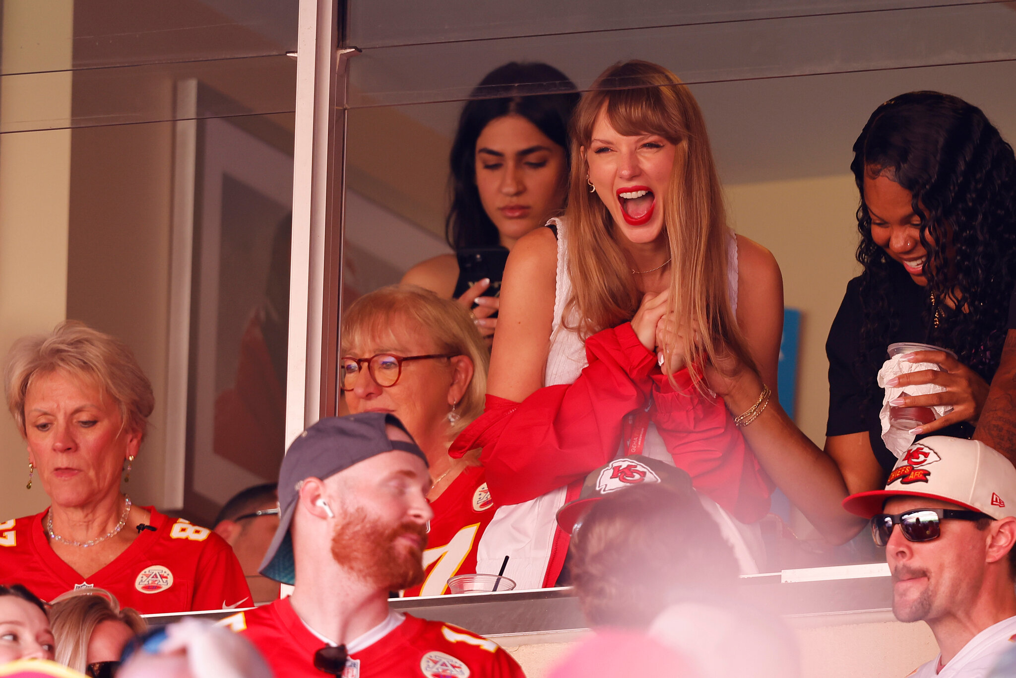 Travis Kelce and Taylor Swift Story