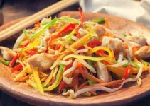 Som Tam: Kelezatan Salad Pepaya Muda dari Thailand