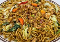 Mi Kuning Goreng Ayam: Santapan Nikmat yang Wajib Kamu Coba!