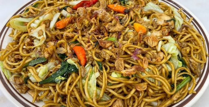 Mi Kuning Goreng Ayam: Santapan Nikmat yang Wajib Kamu Coba!