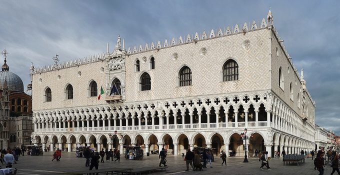 Istana Ducale: Jejak Kejayaan Venesia yang Abadi di Tepi Laguna