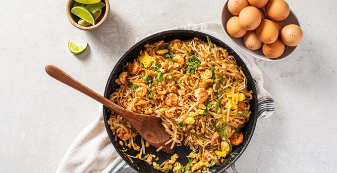 Pad Thai: Sensasi Rasa yang Membawa Anda ke Jantung Thailand