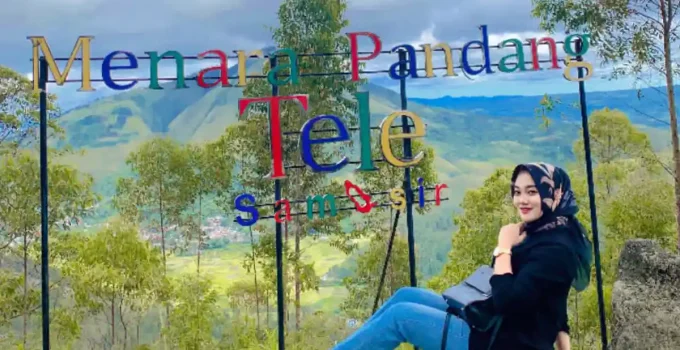 Menara Pandang Tele, Tempat di Mana Danau Toba Terlihat Begitu Dekat dengan Hati