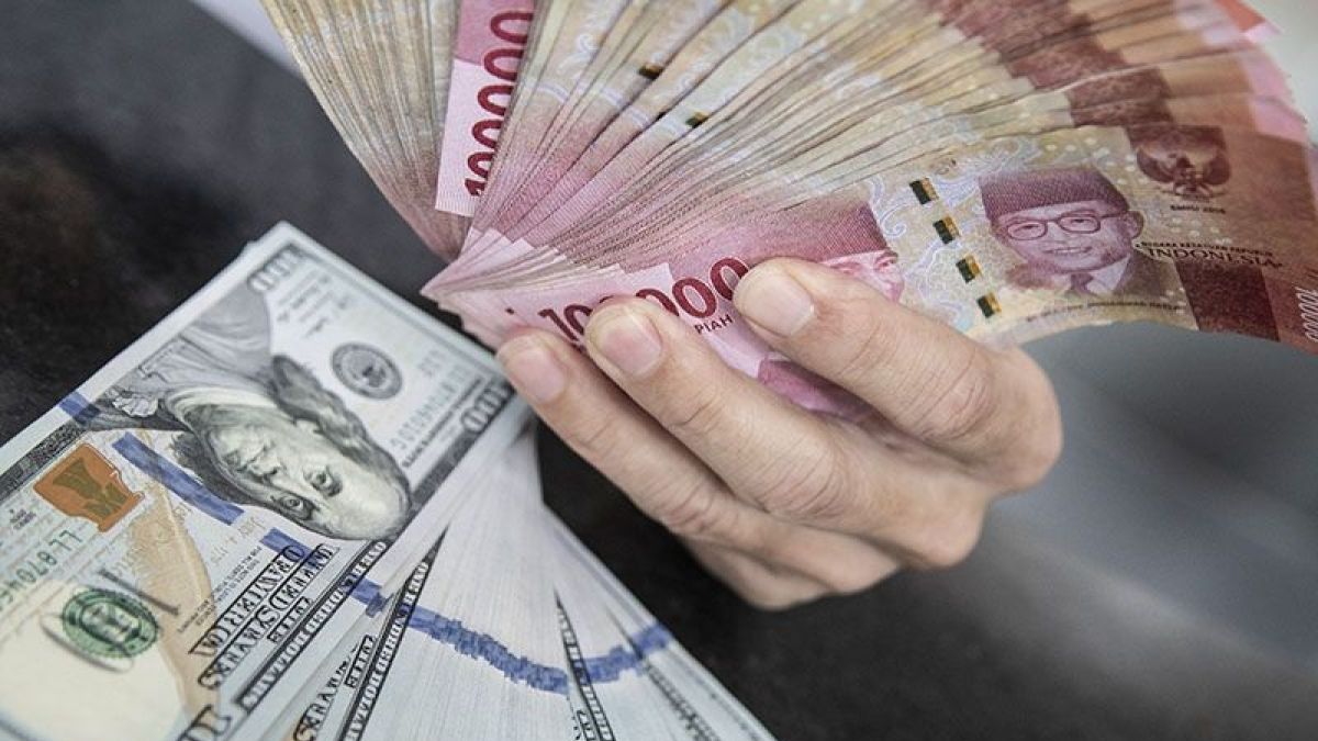 Rupiah Melemah Tajam