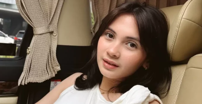 Richelle Skornicki, Profil Adik Sandrina yang Mulai Bersinar