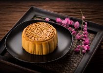 Kue Bulan: Tradisi Manis yang Menyatu dengan Kisah, Rasa, dan Kebersamaan Kue Bulan: Tradisi Manis yang Menyatu dengan Kisah, Rasa, dan Kebersamaan