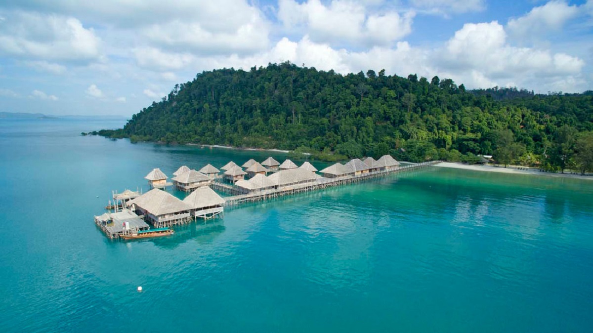 Pesona Telunas Resort di Tengah Laut